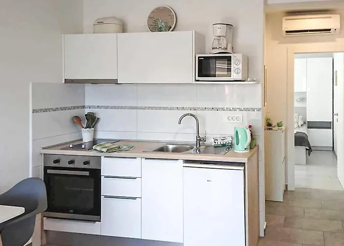 1 Bedroom Awesome In Rab * Rab Town