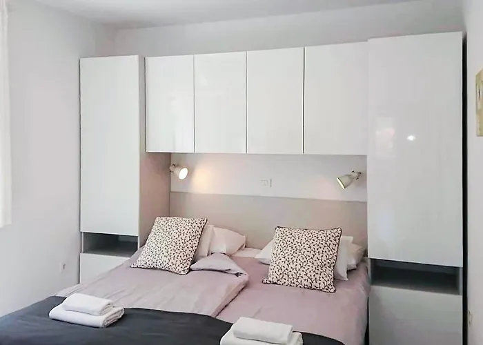 1 Bedroom Awesome In Rab Rab Town