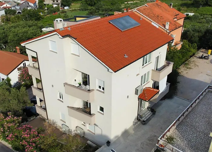 1 Bedroom Awesome In Rab Apartman *