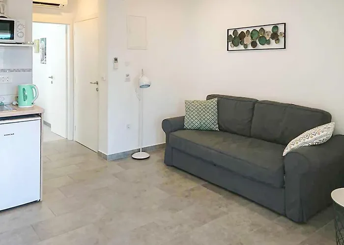 1 Bedroom Awesome In Rab Apartman Rab Town