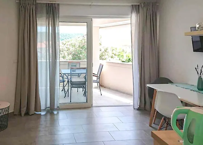 1 Bedroom Awesome In Rab * Rab Town